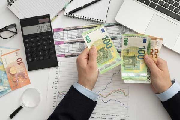 ﻿比亚迪提供免费智能驾驶技术后 小鹏和吉利汽车股价下跌